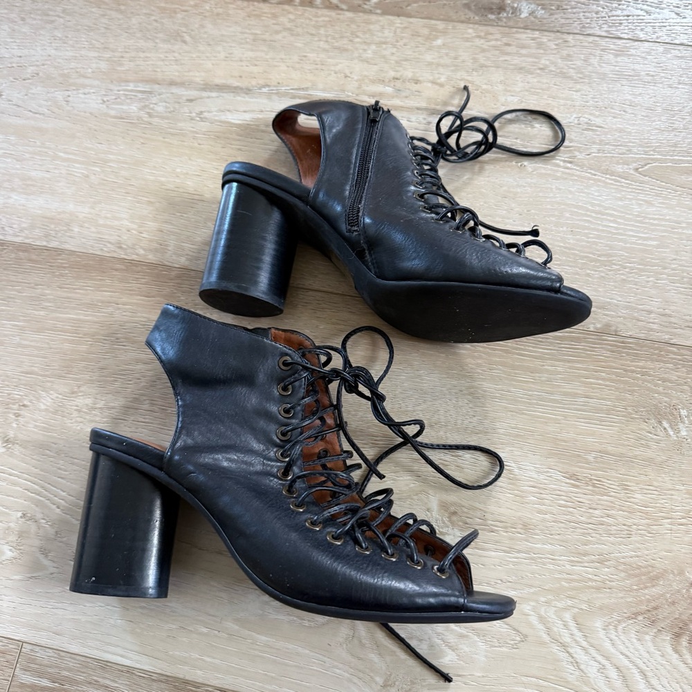 Jeffrey Campbell Covets lace-up heeled boots genuine leather size 7